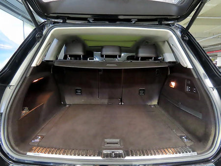 Volkswagen Touareg — photo 17