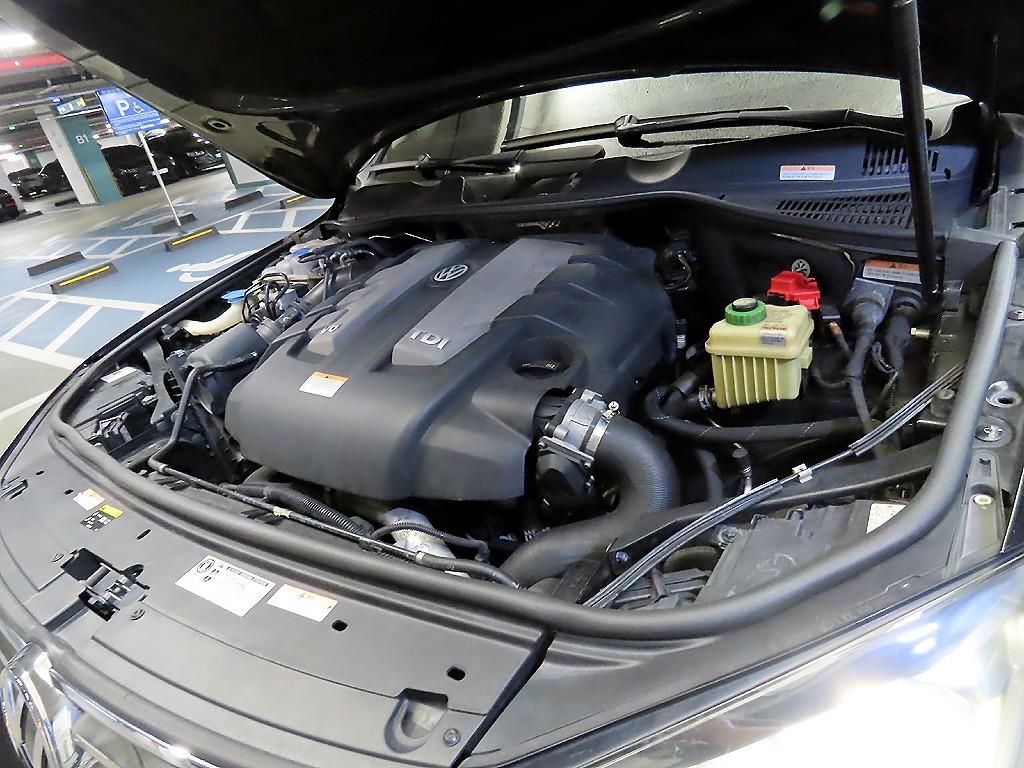 Volkswagen Touareg — photo 19