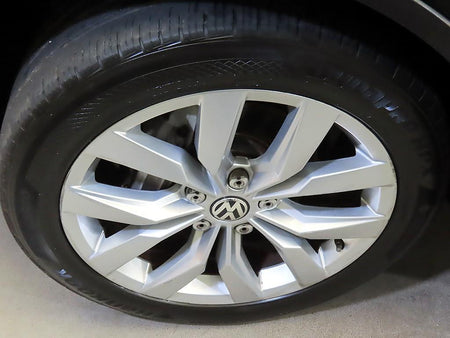 Volkswagen Touareg — photo 20