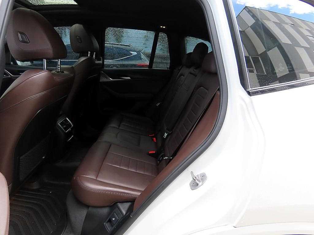 BMW iX3 — photo 06
