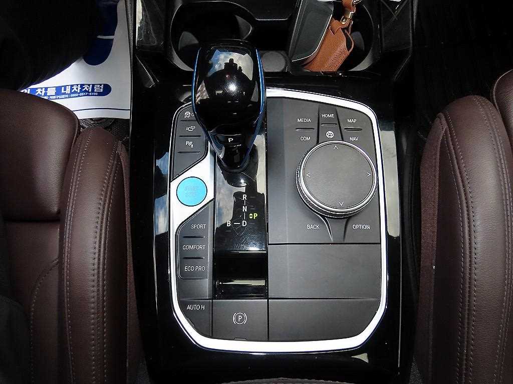 BMW iX3 — photo 10