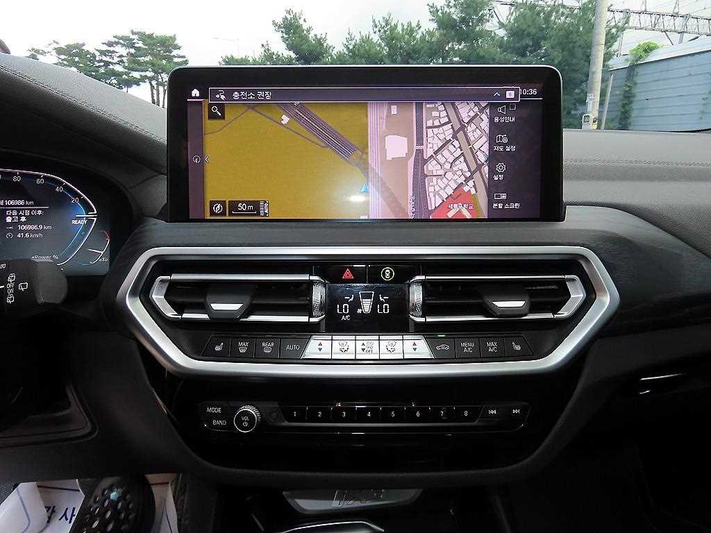 BMW iX3 — photo 13