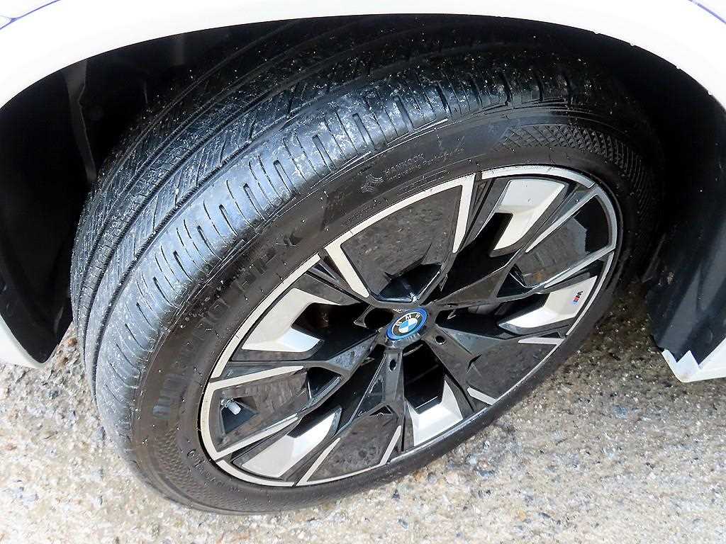 BMW iX3 — photo 20