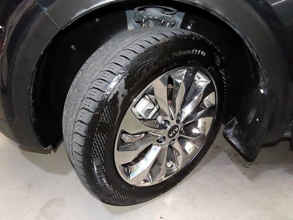Kia Sorento — photo 20