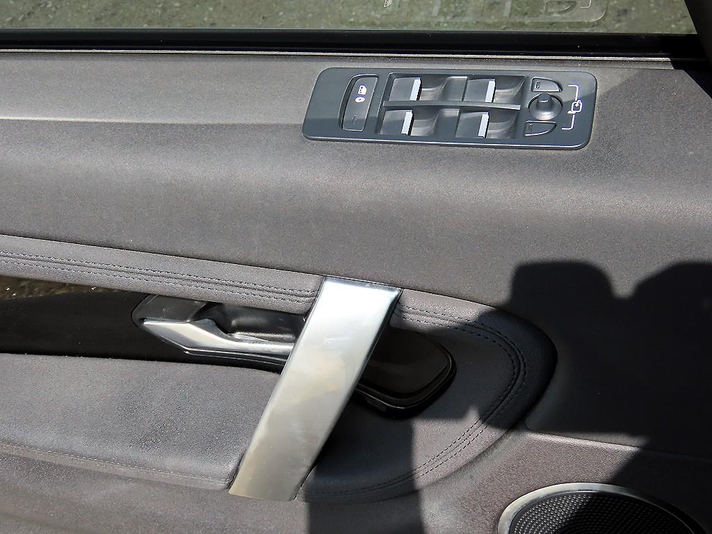 Land Rover Discovery Sport — photo 11