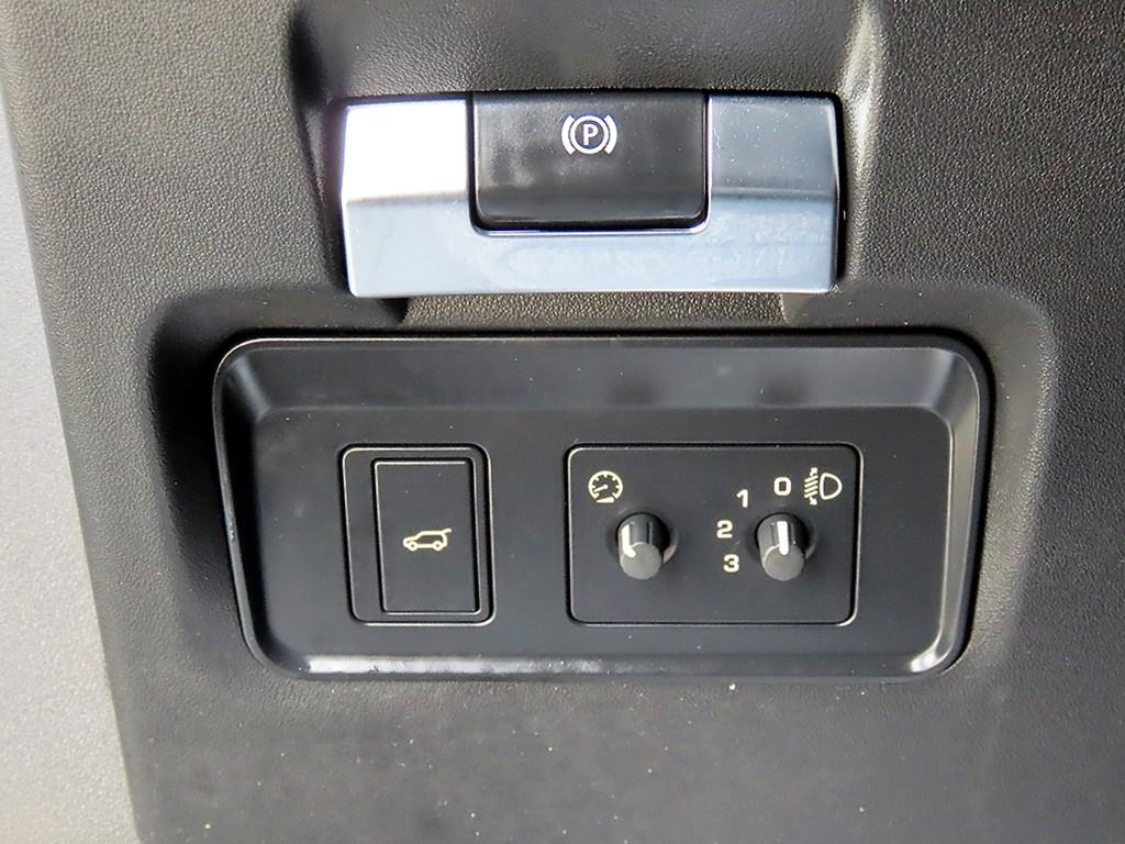 Land Rover Discovery Sport — photo 12