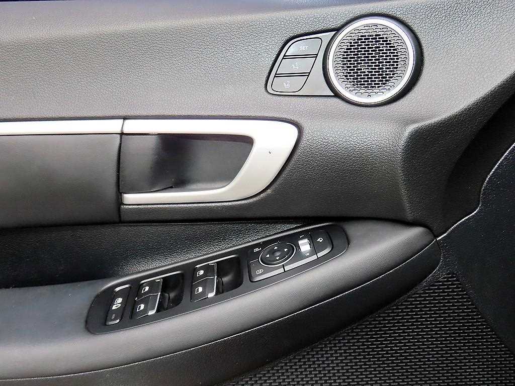 Hyundai Sonata — photo 11