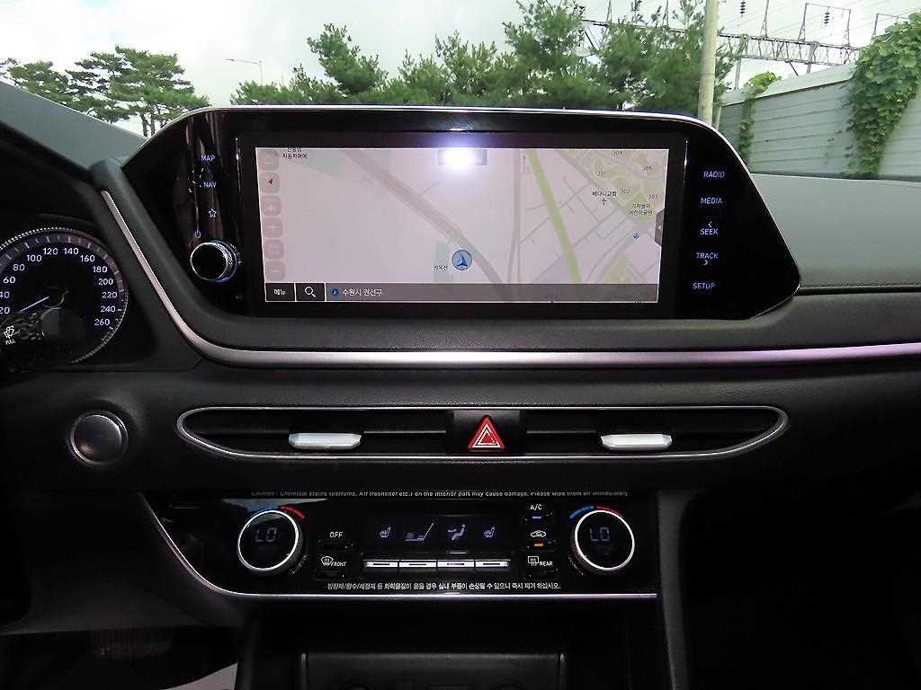 Hyundai Sonata — photo 14