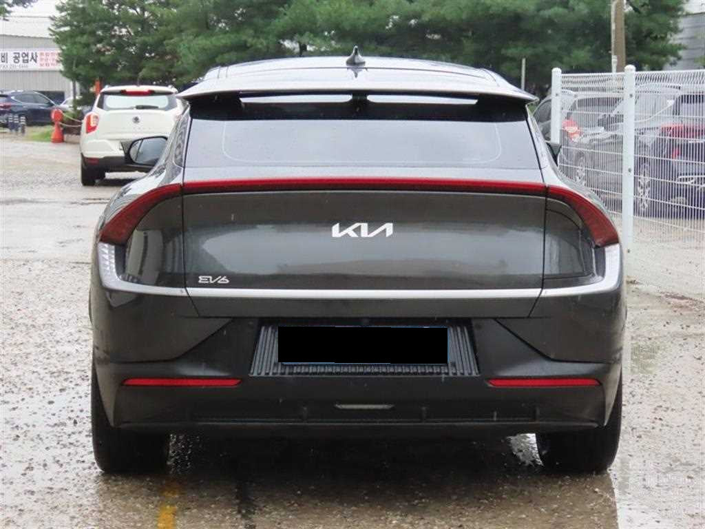 Kia EV6 — photo 04