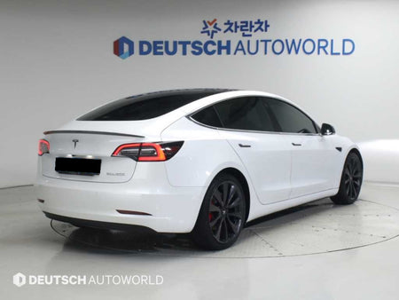 Tesla Model 3 — photo 02