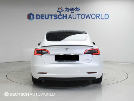 Tesla Model 3 — photo 04