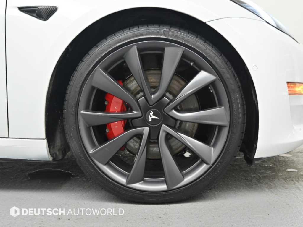 Tesla Model 3 — photo 05