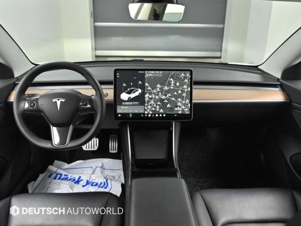 Tesla Model 3 — photo 07