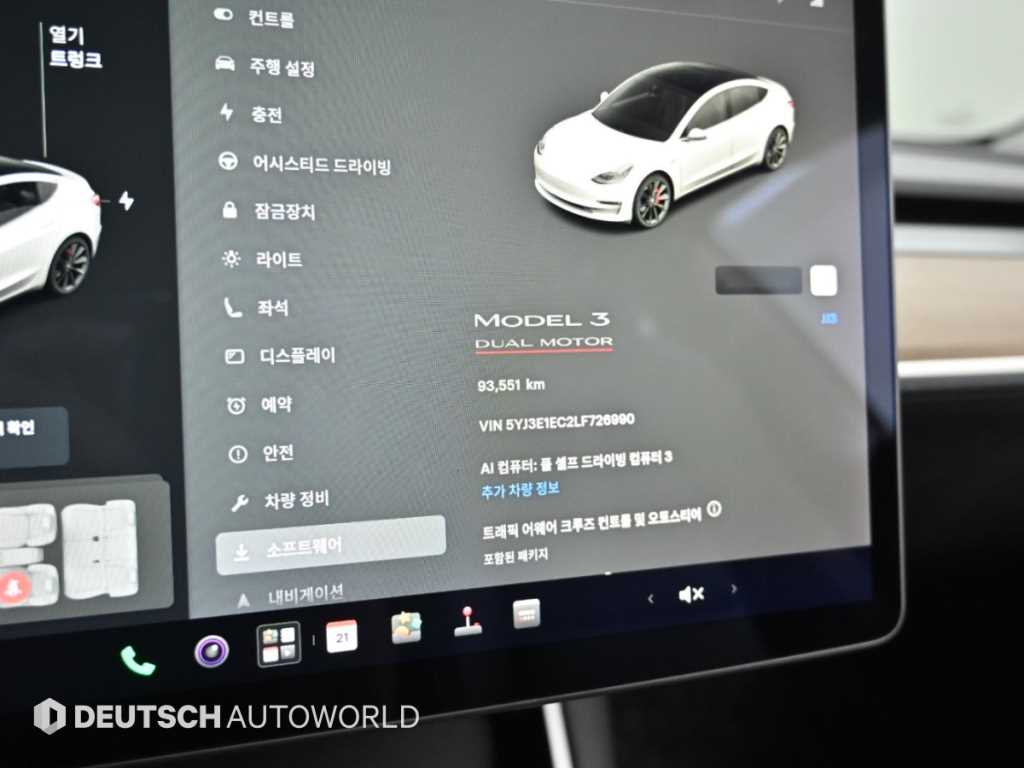 Tesla Model 3 — photo 08