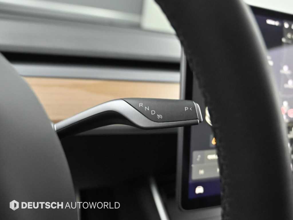 Tesla Model 3 — photo 09