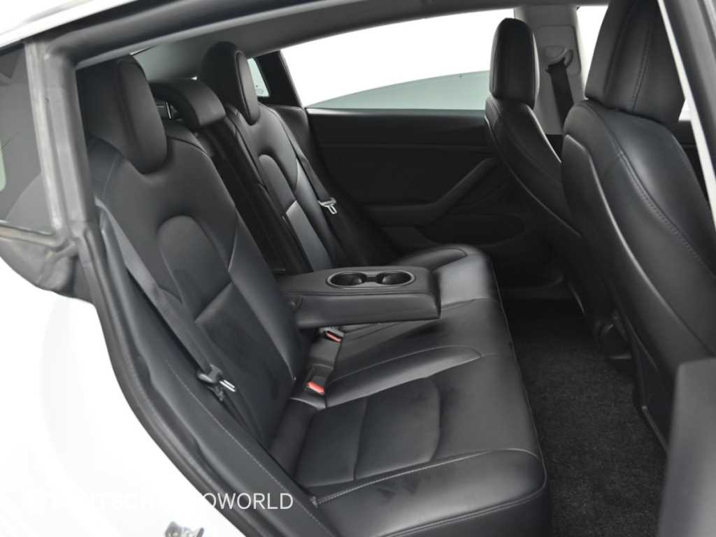 Tesla Model 3 — photo 12