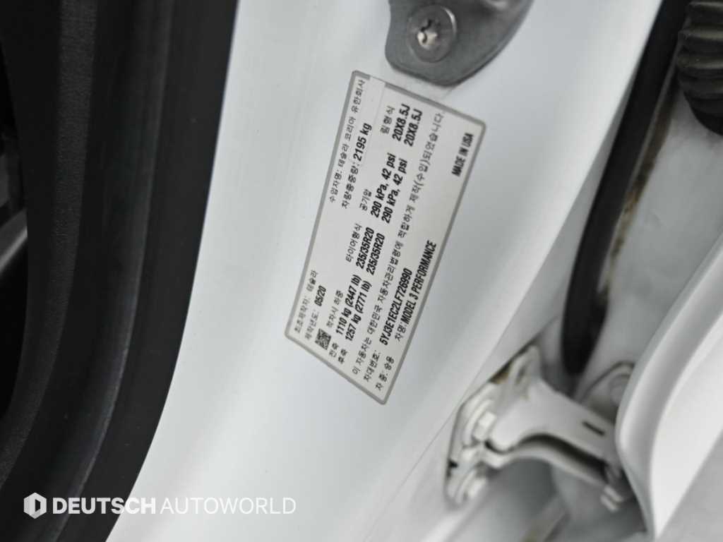 Tesla Model 3 — photo 20