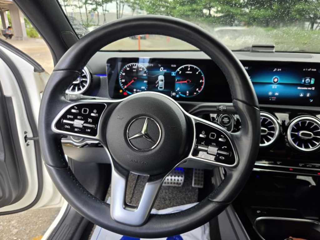 Mercedes-Benz A-Class — photo 08