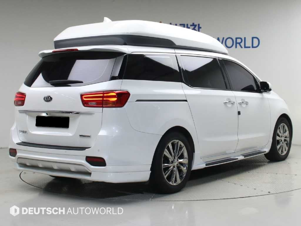 Kia Carnival — photo 02