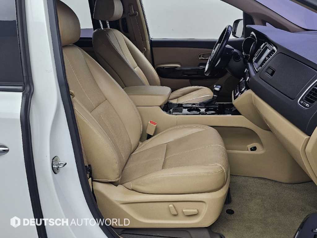 Kia Carnival — photo 10
