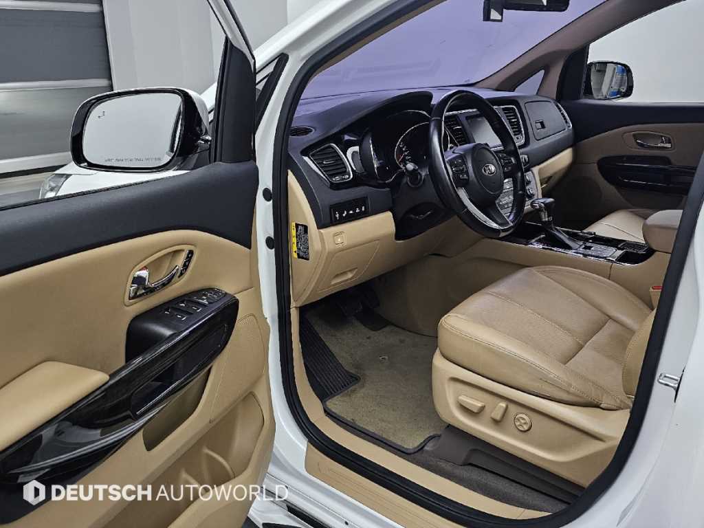 Kia Carnival — photo 11