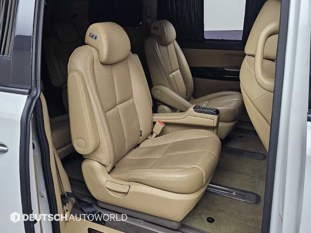 Kia Carnival — photo 12