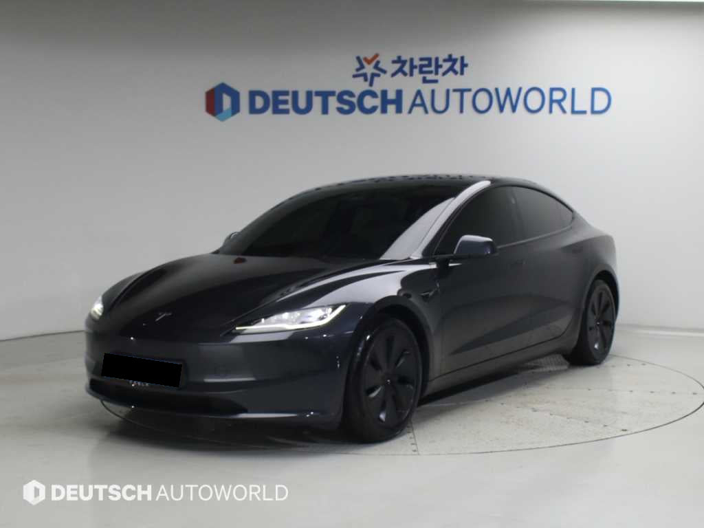 Tesla Model 3 — photo 01