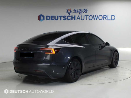 Tesla Model 3 — photo 02