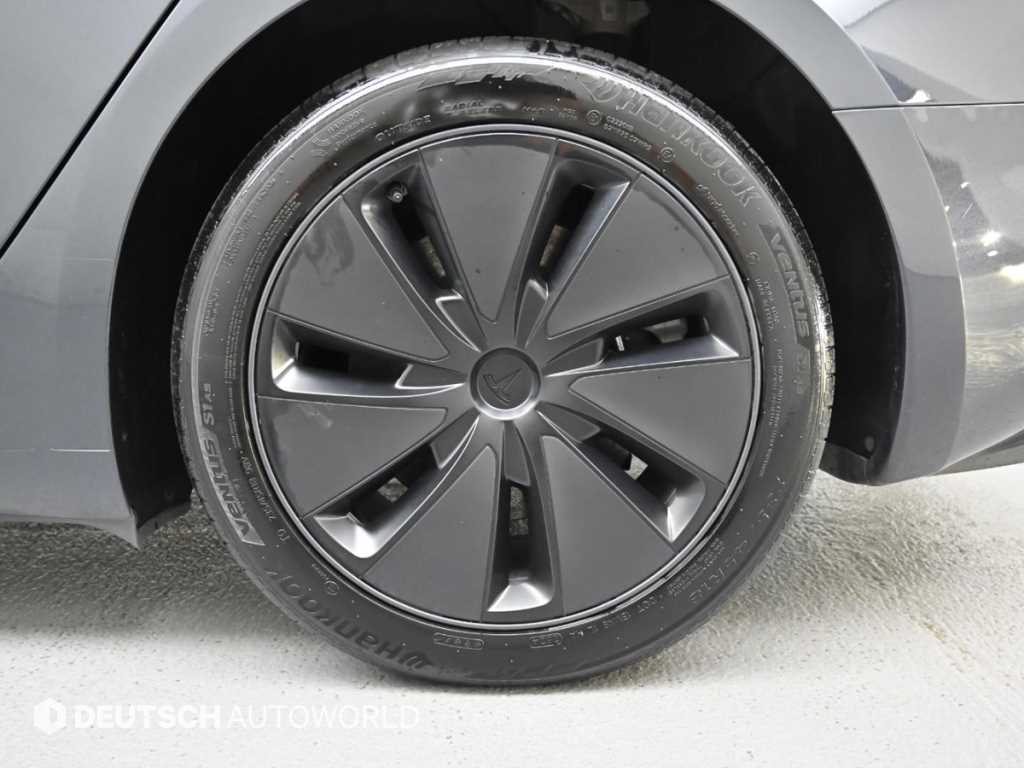 Tesla Model 3 — photo 05