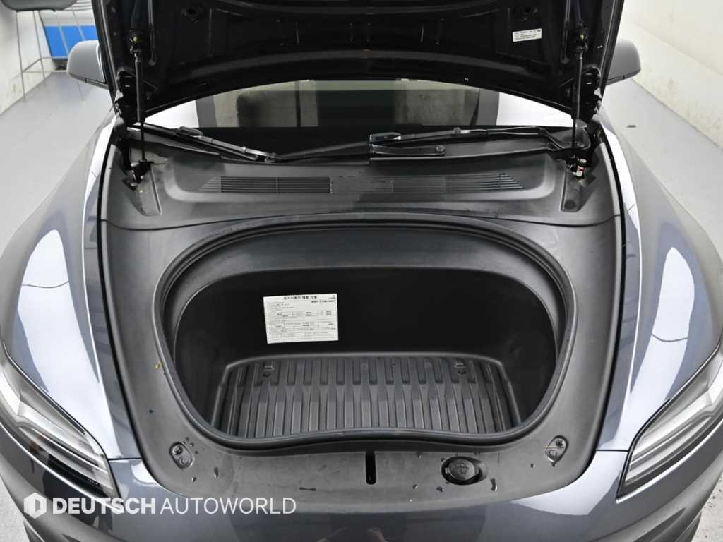 Tesla Model 3 — photo 06