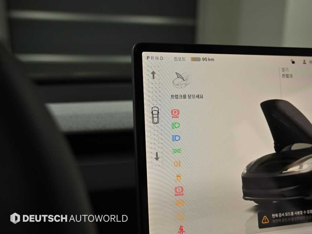 Tesla Model 3 — photo 09