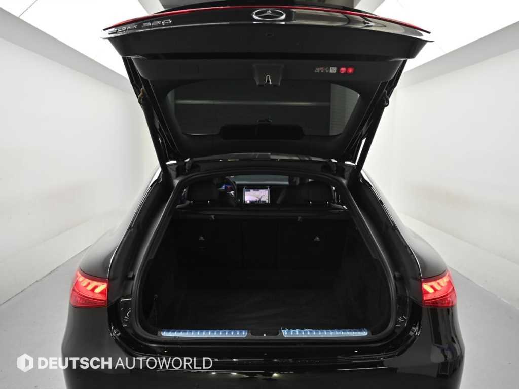 Mercedes-Benz EQS — photo 19
