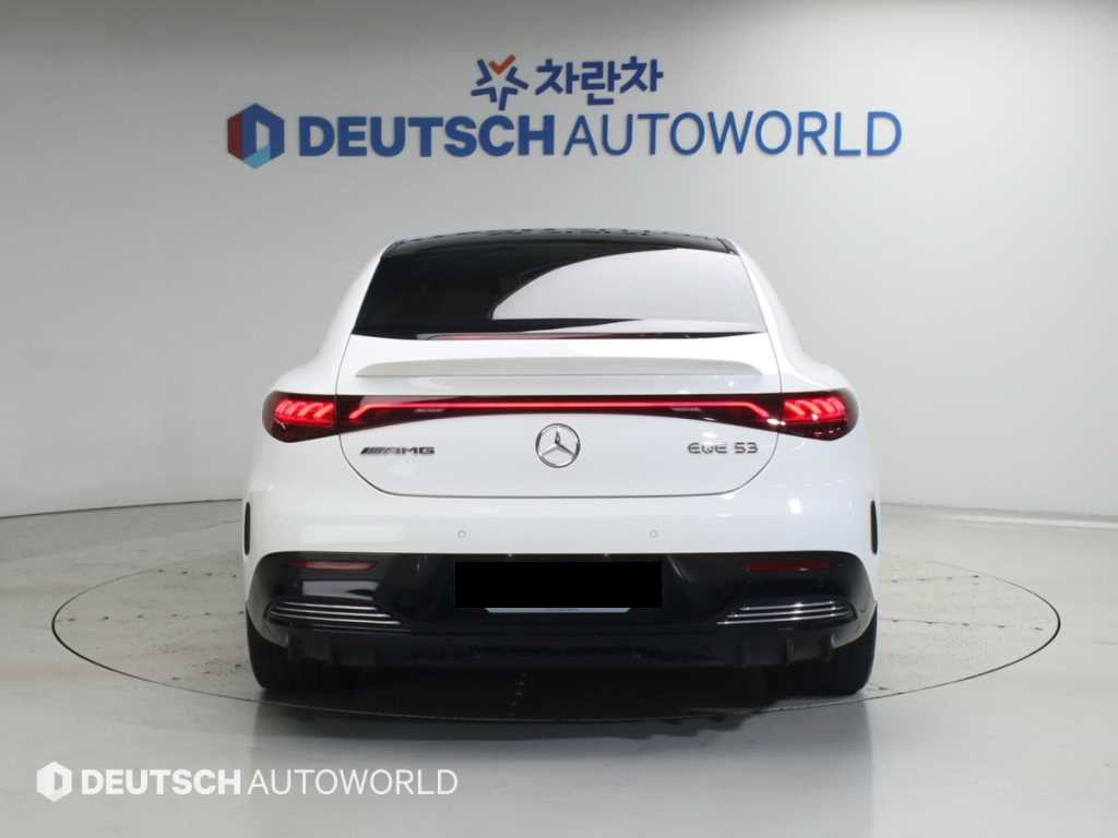 Mercedes-Benz EQE — photo 04