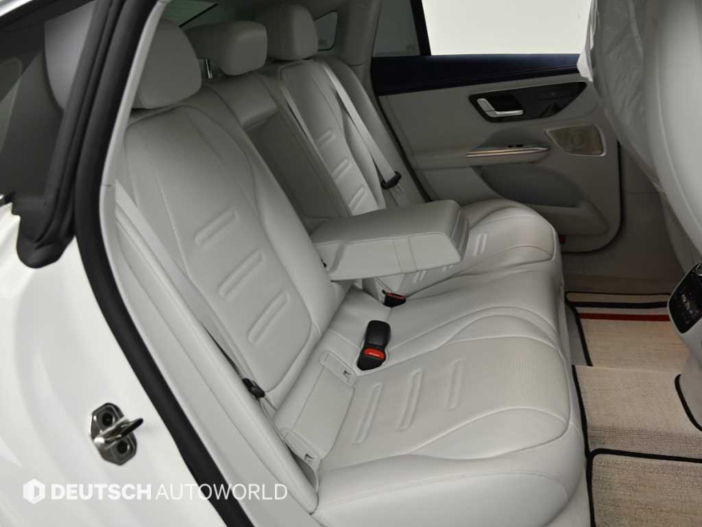 Mercedes-Benz EQE — photo 12