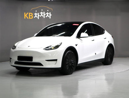 Tesla Model Y — photo 01