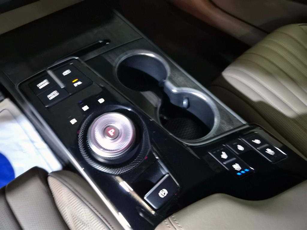 Kia K8 — photo 11