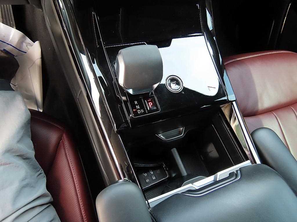 Land Rover Range Rover Sport — photo 11