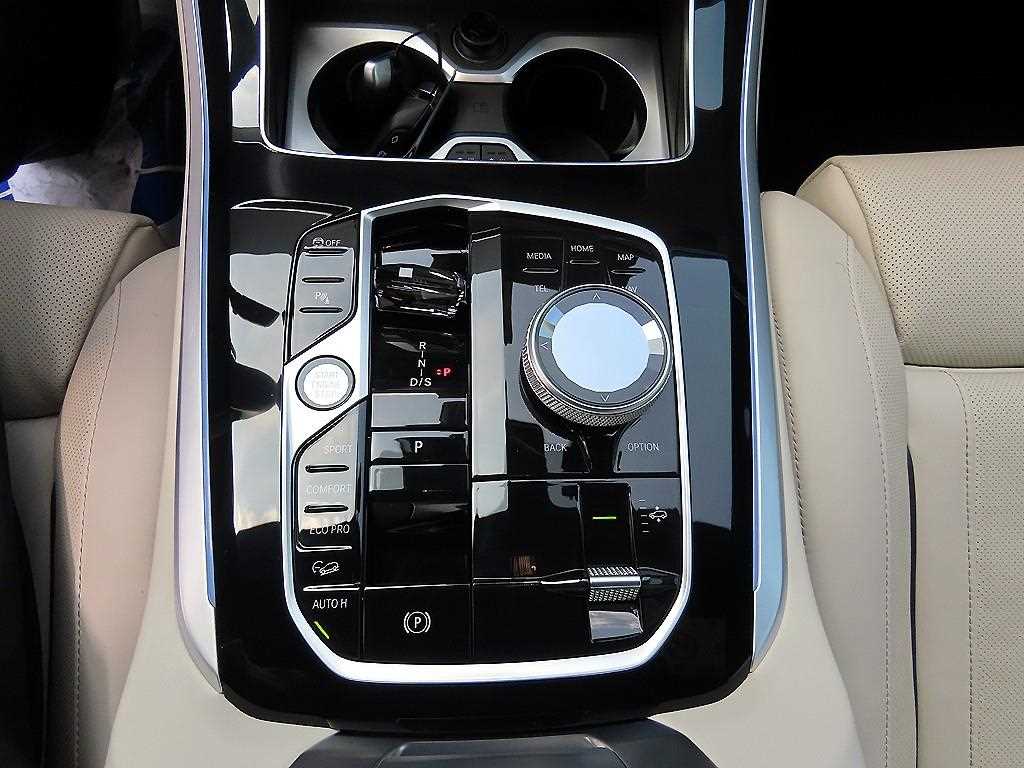 BMW X5 — photo 11
