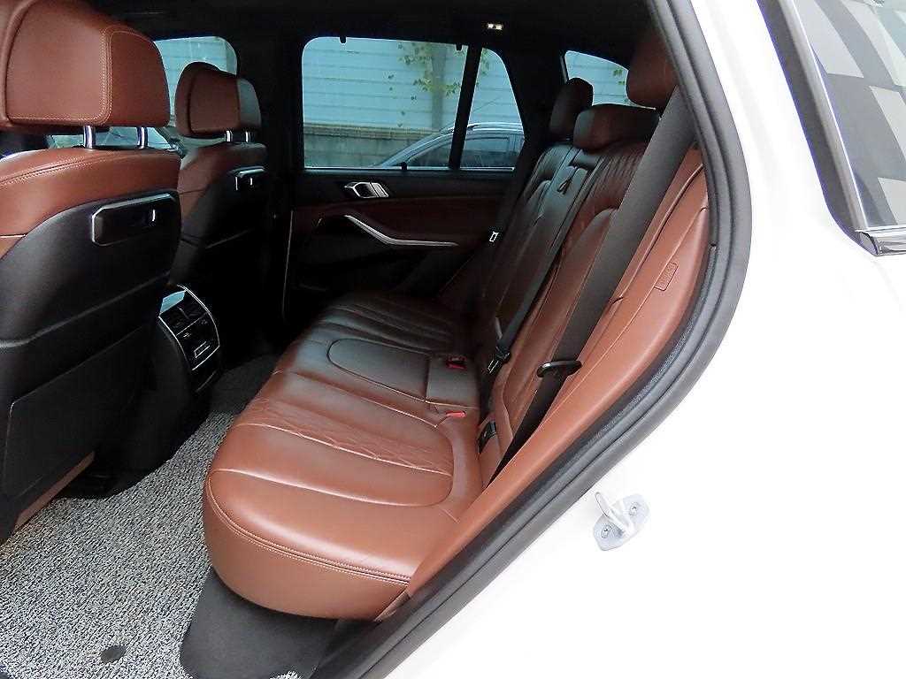 BMW X5 — photo 06