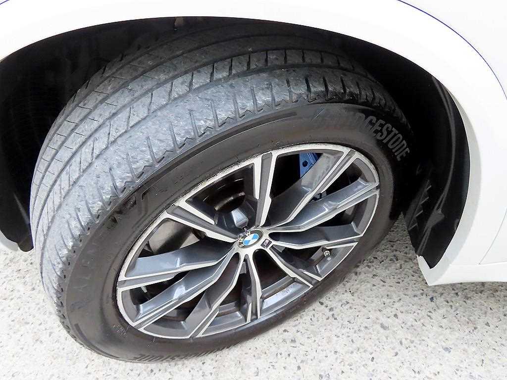 BMW X5 — photo 20