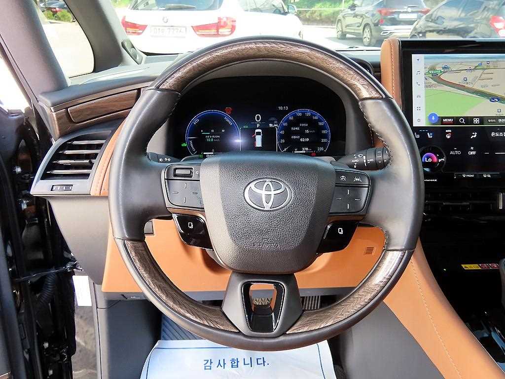 Toyota Alphard — photo 08
