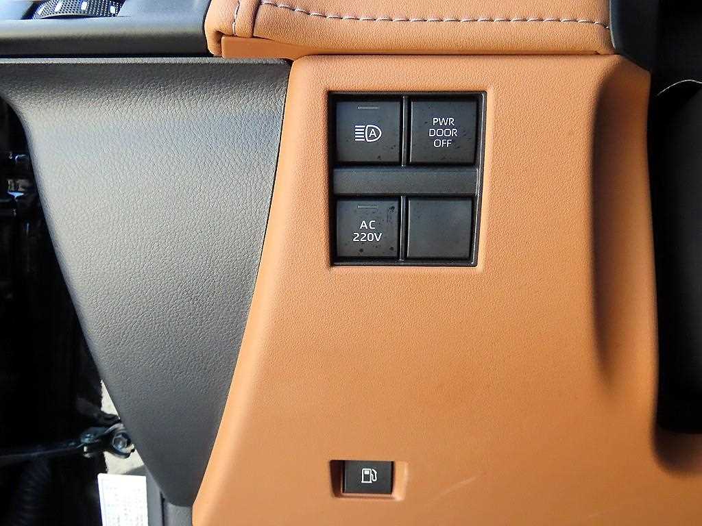 Toyota Alphard — photo 13