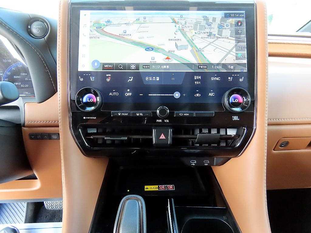 Toyota Alphard — photo 14
