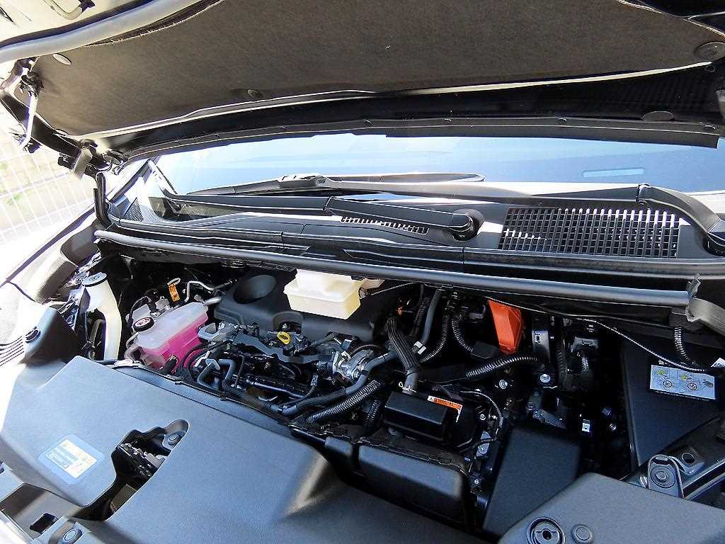 Toyota Alphard — photo 19