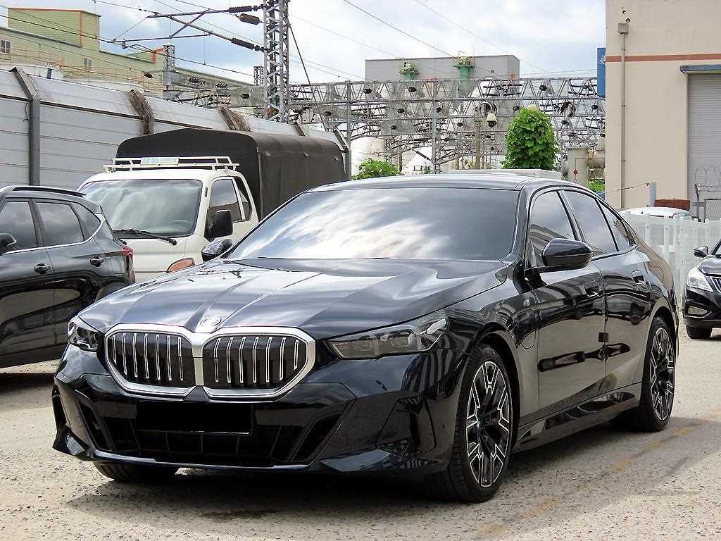 BMW 5-Series — photo 02