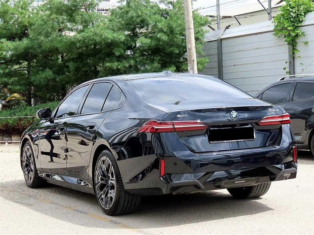 BMW 5-Series — photo 03
