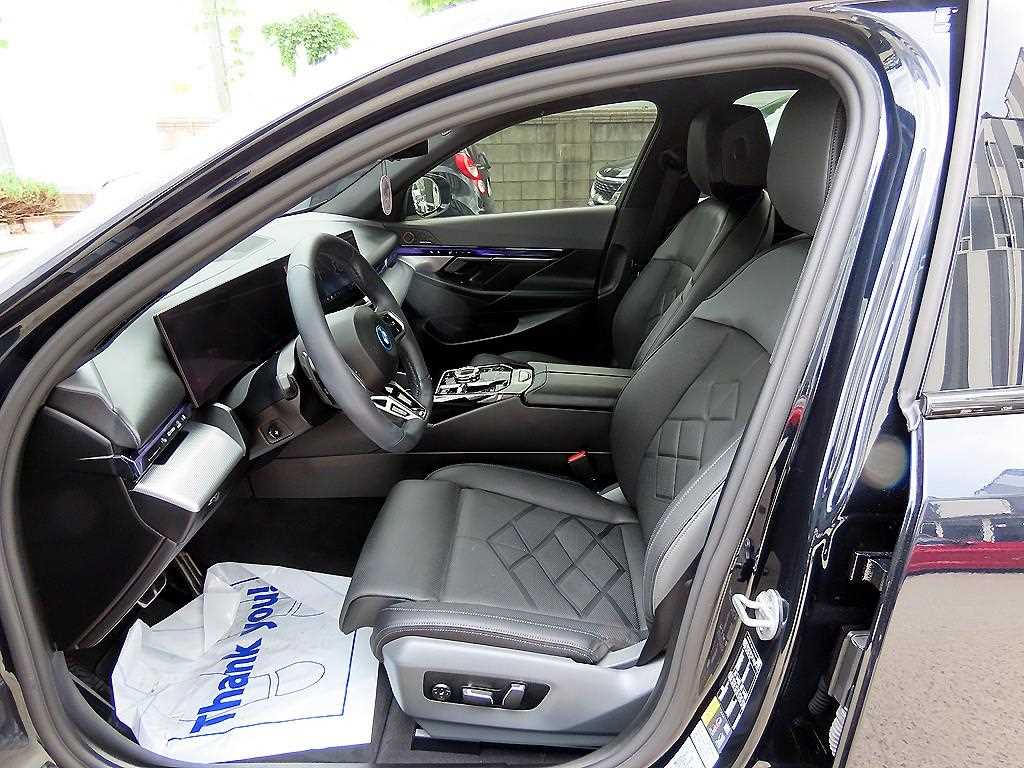 BMW 5-Series — photo 05