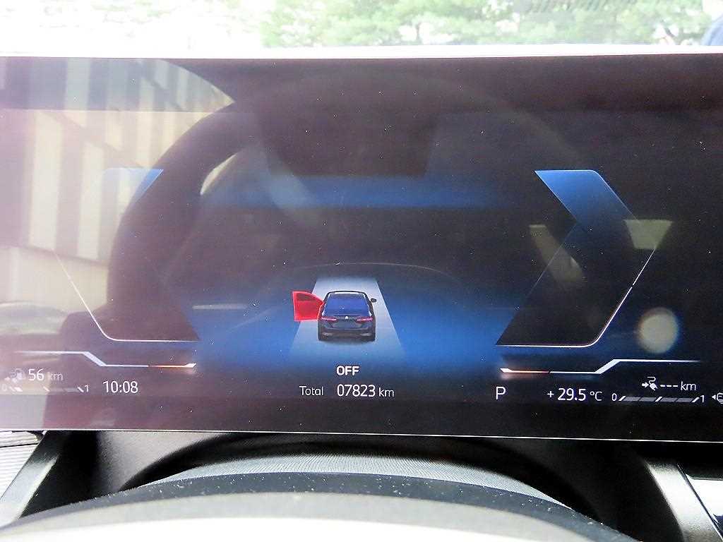 BMW 5-Series — photo 09
