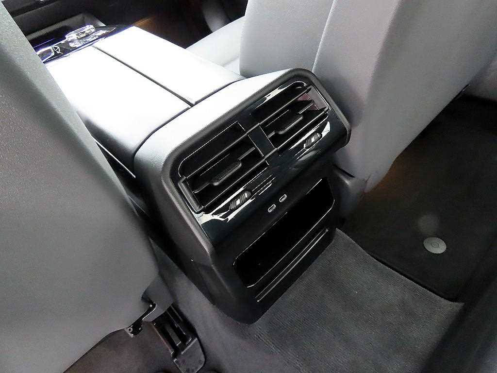BMW 5-Series — photo 16