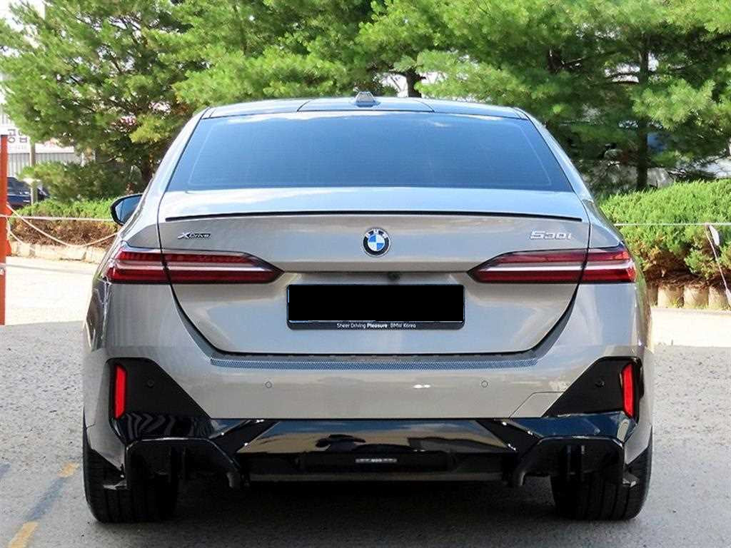 BMW 5-Series — photo 04